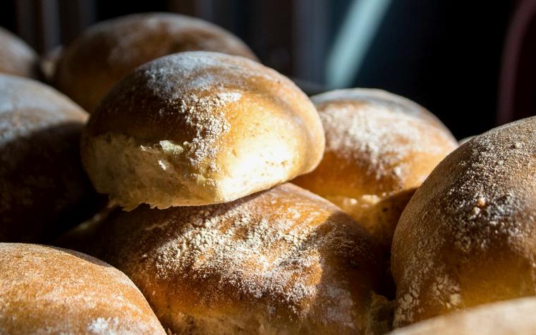 Versgebakken broodjes in een bakkerij, sfeerbeeld bij de Kruim demo