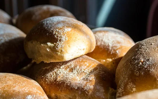 Versgebakken broodjes in een bakkerij, sfeerbeeld bij de Kruim demo